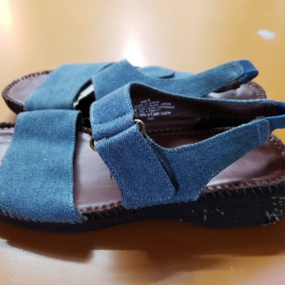 Denim purse and size 7 sandals - Picture 7 of 9